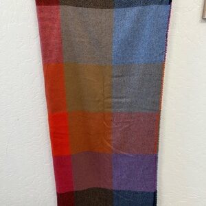 Avoca The Mill Ivan scarf
30x68 inches
NWT